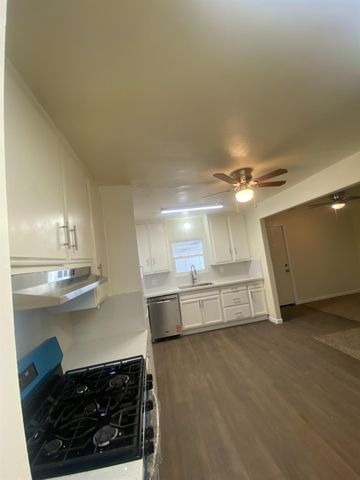 1401 El Sereno Dr, Bakersfield, CA 93304