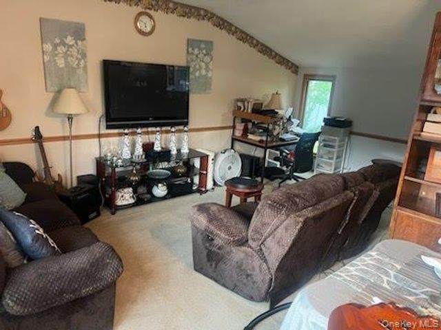 8 Wantagh Avenue, East Islip, NY 11730