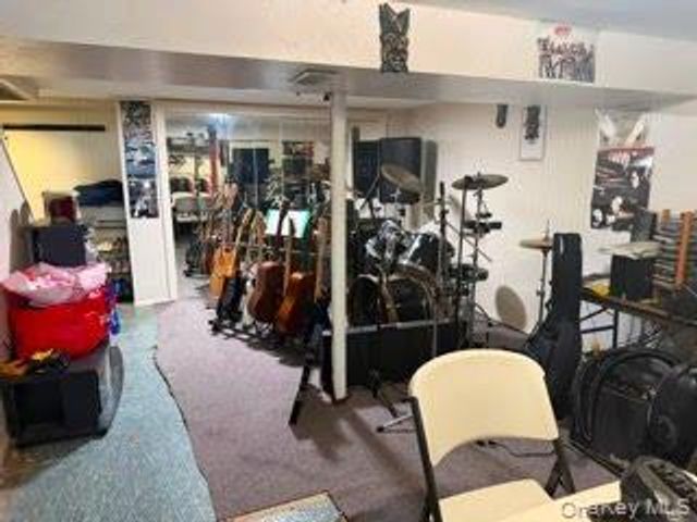 8 Wantagh Avenue, East Islip, NY 11730