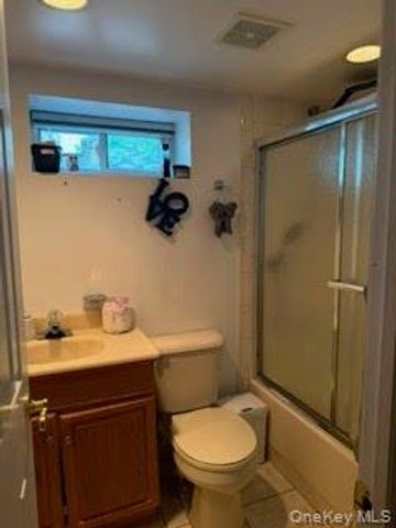 8 Wantagh Avenue, East Islip, NY 11730
