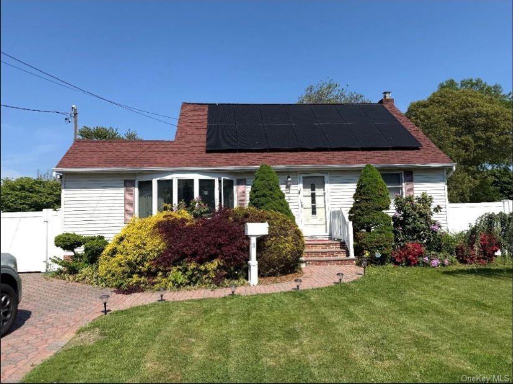 8 Wantagh Avenue, East Islip, NY 11730