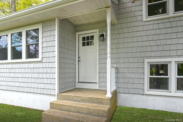 29 Bennett Avenue, Huntington Station, NY 11746