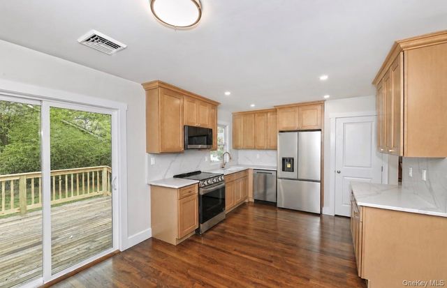29 Bennett Avenue, Huntington Station, NY 11746