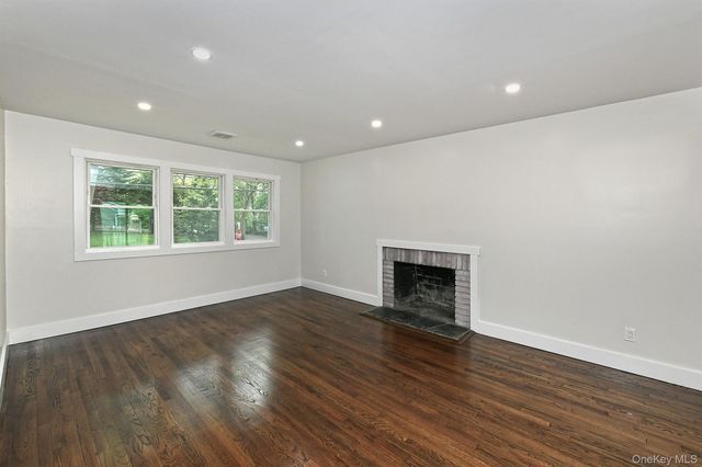 29 Bennett Avenue, Huntington Station, NY 11746