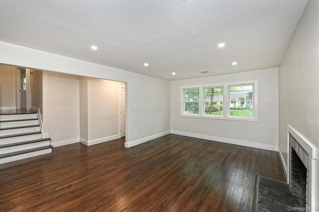 29 Bennett Avenue, Huntington Station, NY 11746
