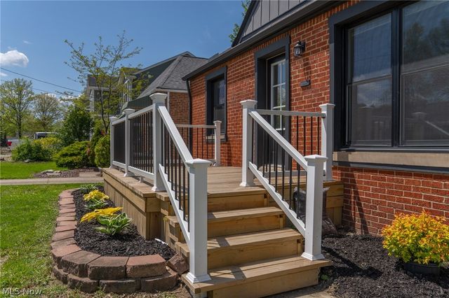 37 Arlington Circle, Wickliffe, OH 44092
