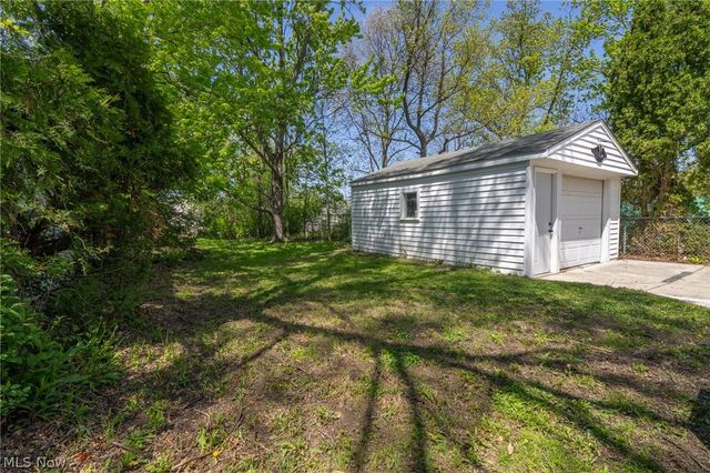 37 Arlington Circle, Wickliffe, OH 44092