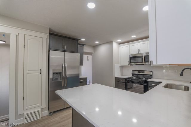 37 Arlington Circle, Wickliffe, OH 44092