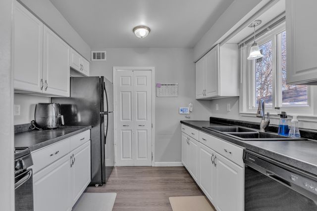 19135 Weyher Street, Livonia, MI 48152