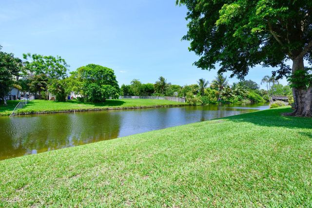116 Village Walk Drive, Royal Palm Beach, FL 33411