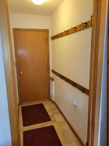 3165 S Manor COURT, New Berlin, WI 53151