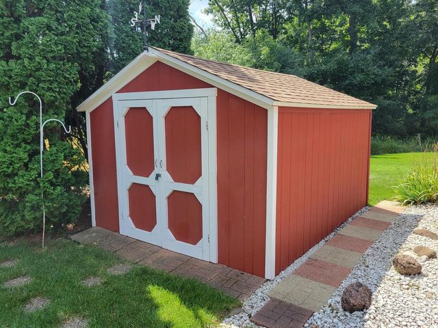 3165 S Manor COURT, New Berlin, WI 53151