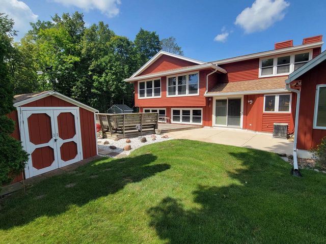 3165 S Manor COURT, New Berlin, WI 53151