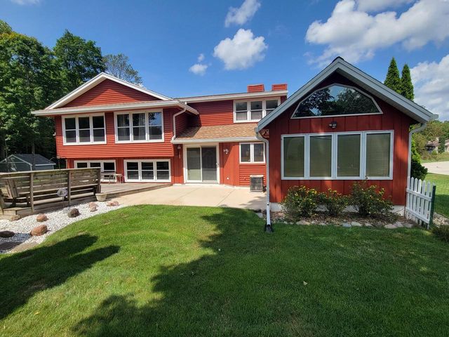 3165 S Manor COURT, New Berlin, WI 53151