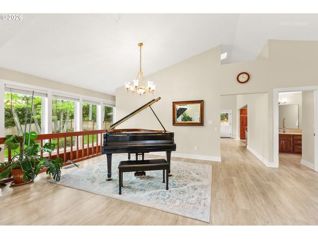 12395 Sw CLARA Ln, Lake Oswego, OR 97035