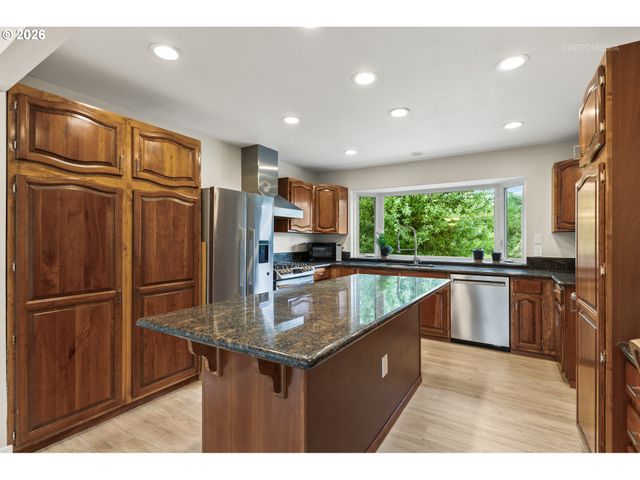 12395 Sw CLARA Ln, Lake Oswego, OR 97035