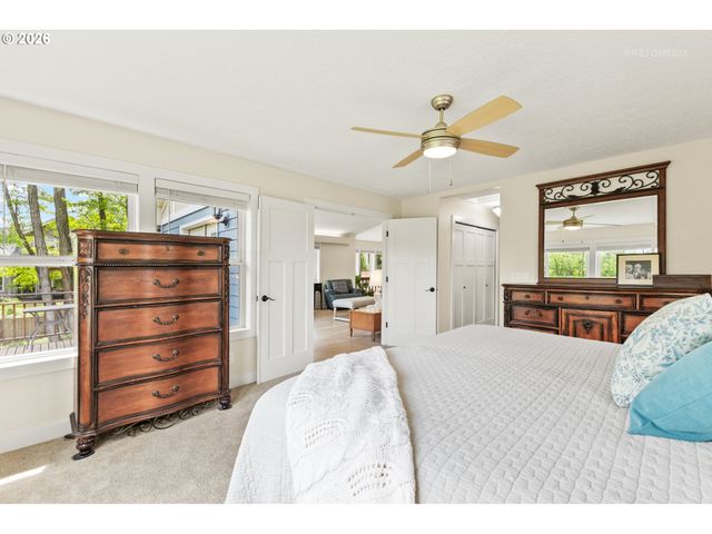 12395 Sw CLARA Ln, Lake Oswego, OR 97035