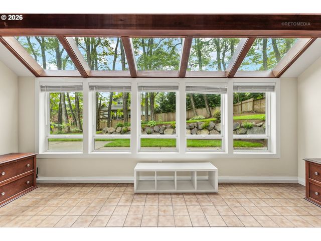 12395 Sw CLARA Ln, Lake Oswego, OR 97035