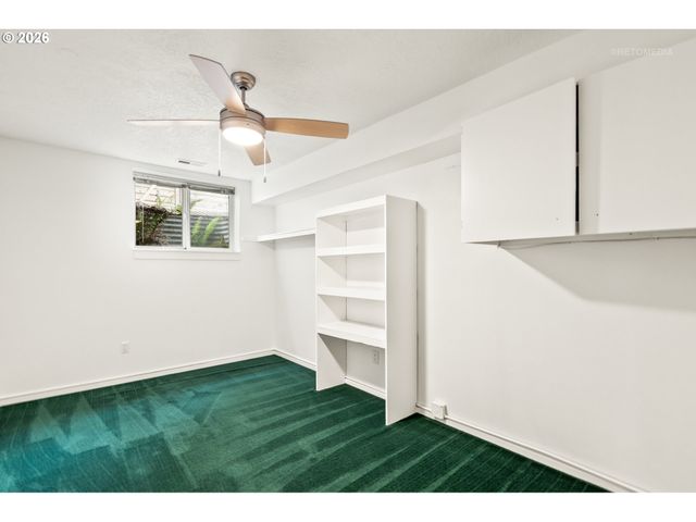 12395 Sw CLARA Ln, Lake Oswego, OR 97035