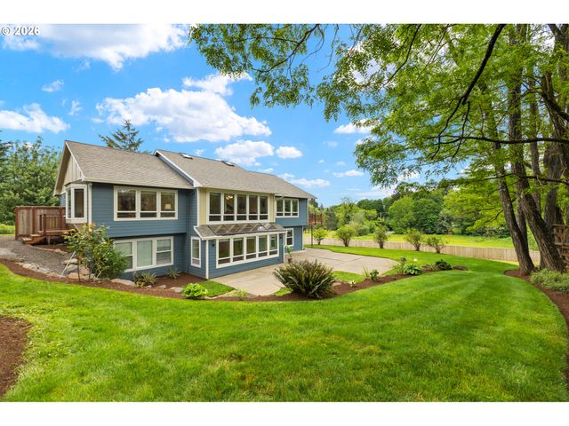 12395 Sw CLARA Ln, Lake Oswego, OR 97035