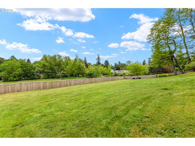 12395 Sw CLARA Ln, Lake Oswego, OR 97035