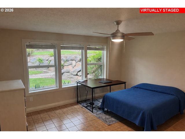 12395 Sw CLARA Ln, Lake Oswego, OR 97035