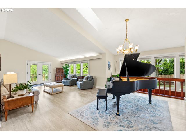 12395 Sw CLARA Ln, Lake Oswego, OR 97035