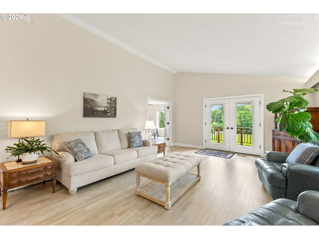 12395 Sw CLARA Ln, Lake Oswego, OR 97035