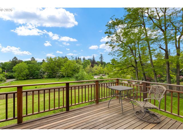 12395 Sw CLARA Ln, Lake Oswego, OR 97035