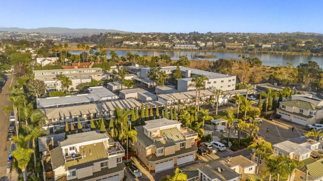 555 Eaton St. N, Oceanside, CA 92054