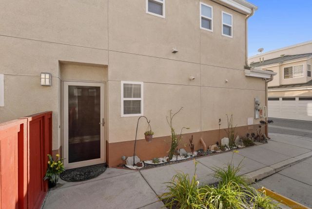 555 Eaton St. N, Oceanside, CA 92054