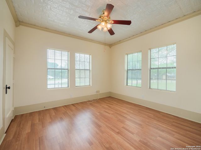 452 River Springs Dr, Seguin, TX 78155