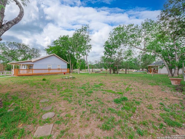 452 River Springs Dr, Seguin, TX 78155