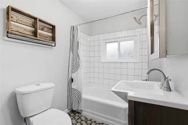 5241 Dresden Way, Lawrenceville, PA 15201