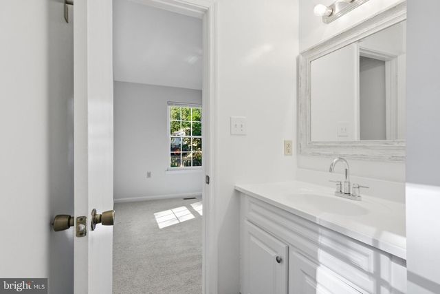 5079 LAMBSGATE LN, Woodbridge, VA 22193