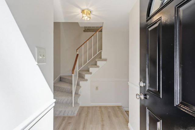 5079 LAMBSGATE LN, Woodbridge, VA 22193