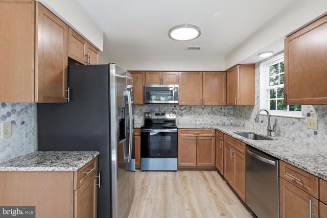 5079 LAMBSGATE LN, Woodbridge, VA 22193