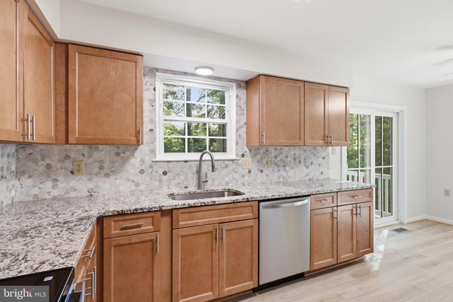 5079 LAMBSGATE LN, Woodbridge, VA 22193