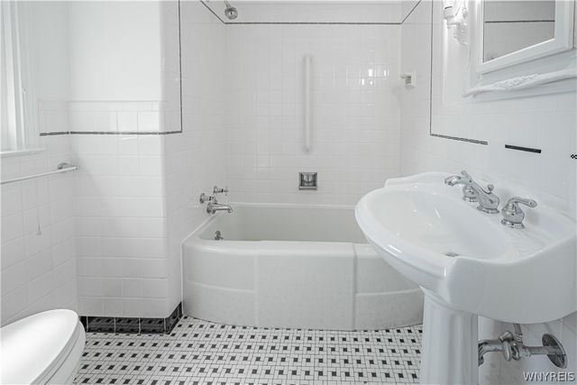 4831 Lewiston Road, Niagara Falls, NY 14305