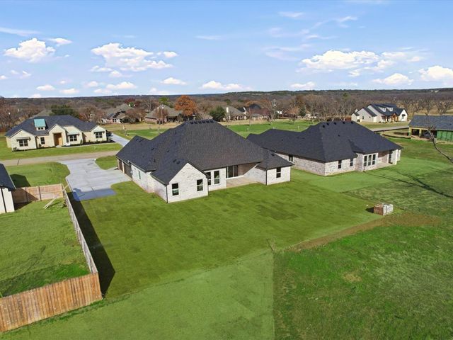 2168 Middlewood Circle, Granbury, TX 76049