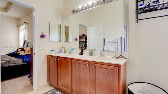 355 NE 31st Ave, Homestead, FL 33033