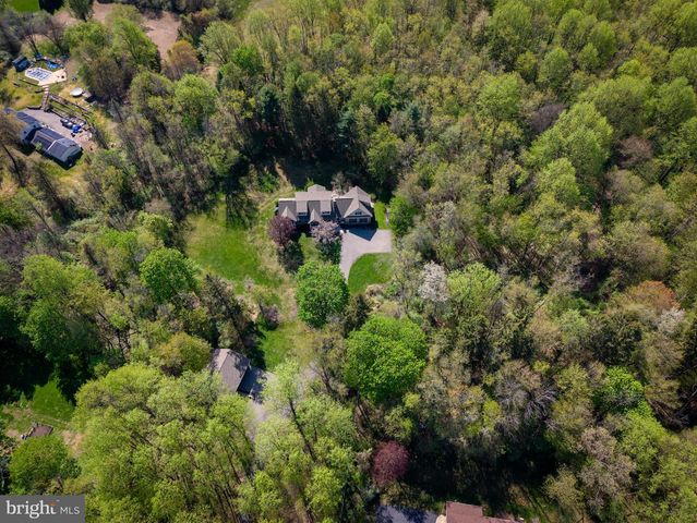 5826 GLEN RD, Coopersburg, PA 18036