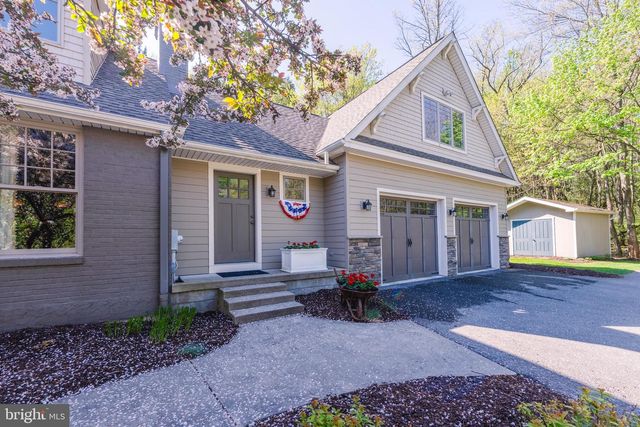 5826 GLEN RD, Coopersburg, PA 18036