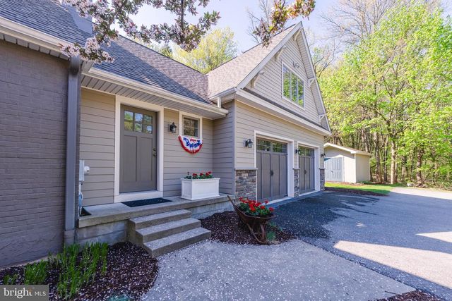 5826 GLEN RD, Coopersburg, PA 18036