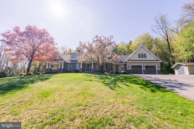 5826 GLEN RD, Coopersburg, PA 18036