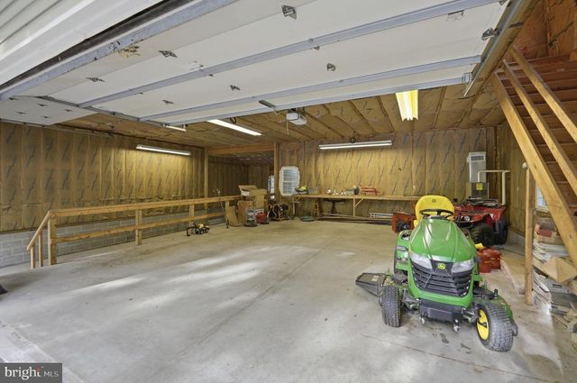 5826 GLEN RD, Coopersburg, PA 18036