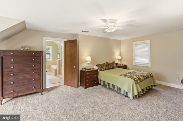 5826 GLEN RD, Coopersburg, PA 18036