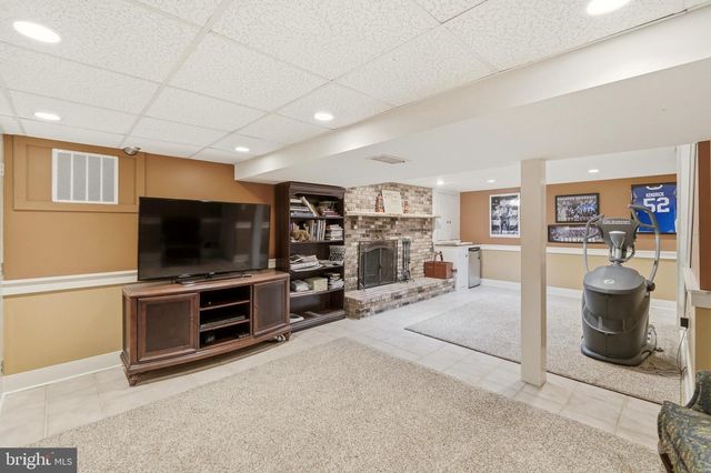 5826 GLEN RD, Coopersburg, PA 18036
