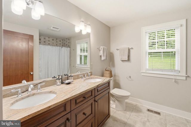 5826 GLEN RD, Coopersburg, PA 18036