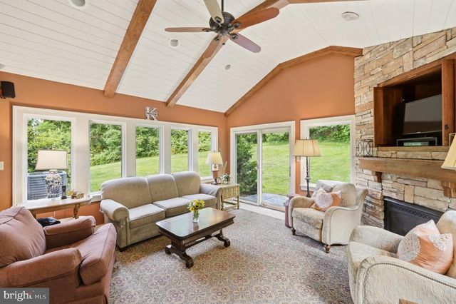 5826 GLEN RD, Coopersburg, PA 18036